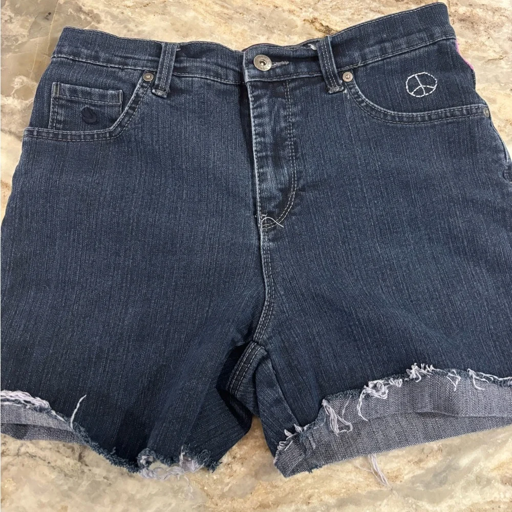 Cute hippie-style Jean shorts embroidered